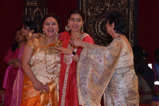 Kajol shares a light moment with her mother Tanuja. (Varinder Chawla) Kajol shares a light moment with her mother Tanuja. (Varinder Chawla)