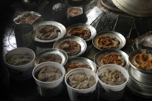 Harissa meals prepared by a cook and served in plates in Srinagar in 2018. (Waseem Andrabi / Hindustan Times) Harissa meals prepared by a cook and served in plates in Srinagar in 2018. (Waseem Andrabi / Hindustan Times)