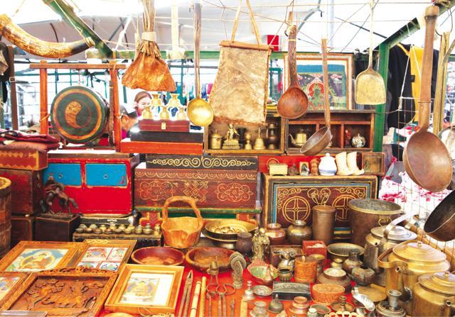 The Black Market or Naran Tuul is an upmarket version of Chandni Chowk where you can buy just about anything (Aarti Sethi) The Black Market or Naran Tuul is an upmarket version of Chandni Chowk where you can buy just about anything (Aarti Sethi)
