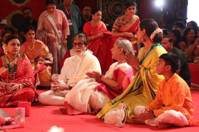 Amitabh Bachchan, Jaya Bachchan, Kajol and her son Yug seeks blessings of Goddess Durga. (Varinder Chawla) Amitabh Bachchan, Jaya Bachchan, Kajol and her son Yug seeks blessings of Goddess Durga. (Varinder Chawla)