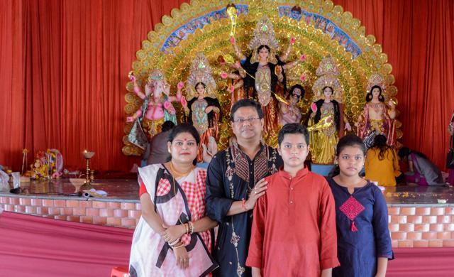 (From left) Sanjukta Banerjee Mahato dressed in a traditional red and white saree, Rajib Mahato dressed in crisp kantha work kurta along with their children dressed in traditional wear. (Milind Saurkar/HT Photo)