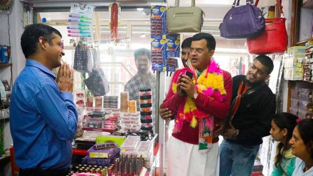 Congress candidate from Dharamshala Vijay Inder karan meeting with people during a poll campaign in Kangra on Sunday. (HT Photo) Congress candidate from Dharamshala Vijay Inder karan meeting with people during a poll campaign in Kangra on Sunday. (HT Photo)
