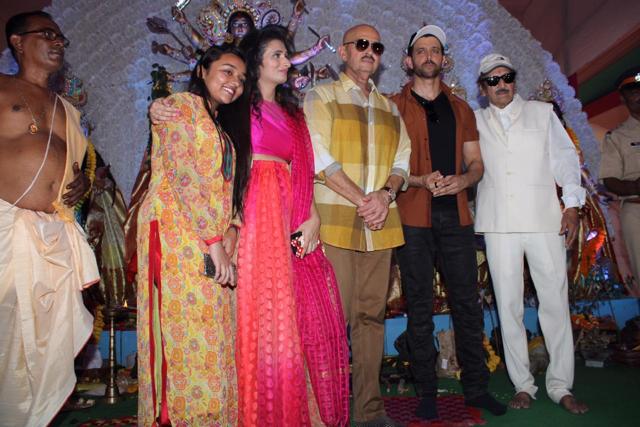 Hrithik Roshan and dad Rakesh Roshan seek blessings during Durga Puja. (Varinder Chawla) Hrithik Roshan and dad Rakesh Roshan seek blessings during Durga Puja. (Varinder Chawla)