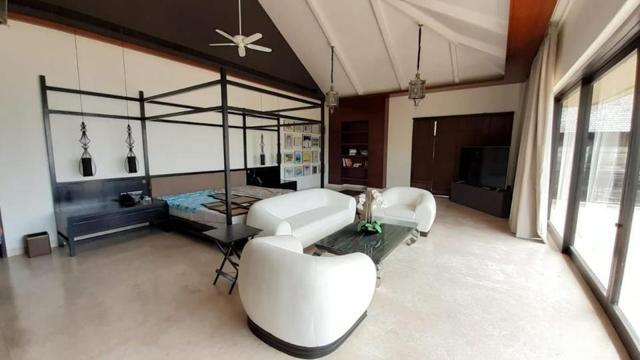 A room in HDIL farmhouse. (HT Photo ) A room in HDIL farmhouse. (HT Photo )