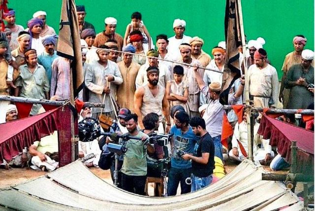 Ranbir Kapoor on sets of Shamshera. (Twitter) Ranbir Kapoor on sets of Shamshera. (Twitter)