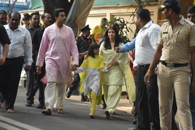 Abhishek Bachchan, Aishwarya Rai with daughter Aaradhya at the Bachchan residence. (Varinder Chawla) Abhishek Bachchan, Aishwarya Rai with daughter Aaradhya at the Bachchan residence. (Varinder Chawla)