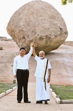 PM Narendra Modi and Chinese President Xi Jinping at Krishna’s butterball, a gigantic granite boulder sitting firmly on the slope of a hillock. (Photo: MEAIndia/ Twitter) PM Narendra Modi and Chinese President Xi Jinping at Krishna’s butterball, a gigantic granite boulder sitting firmly on the slope of a hillock. (Photo: MEAIndia/ Twitter)