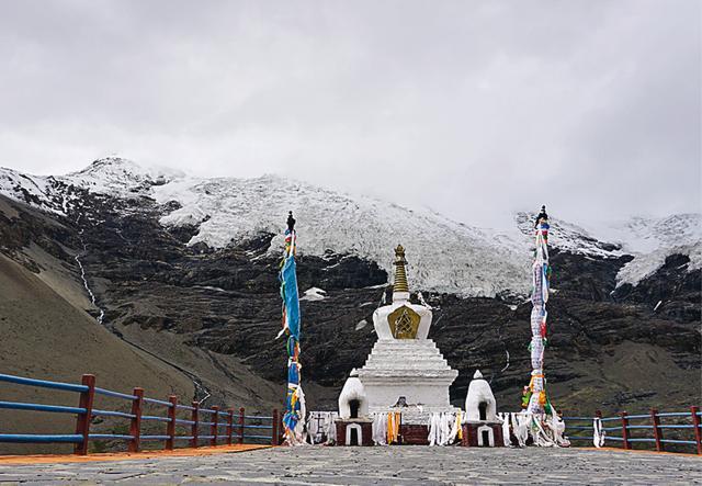The sight of the spectacular Karola Glacier, perched at 5,020 metres on the highway between Gyantse county and Lhasa, is a breathtaking one (Rezaul H Laskar) The sight of the spectacular Karola Glacier, perched at 5,020 metres on the highway between Gyantse county and Lhasa, is a breathtaking one (Rezaul H Laskar)