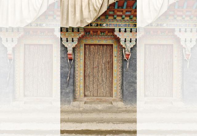 Old houses in Gyantse county have doors with artistic patterns (Rezaul H Laskar) Old houses in Gyantse county have doors with artistic patterns (Rezaul H Laskar)