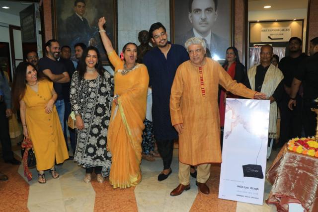 Shabana Azmi cheers at the art gallery. (Varinder Chawla) Shabana Azmi cheers at the art gallery. (Varinder Chawla)