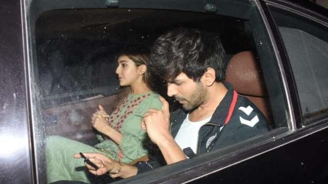 Sara Ali Khan and Kartik Aaryan spotted in a car. (Varinder Chawla) Sara Ali Khan and Kartik Aaryan spotted in a car. (Varinder Chawla)