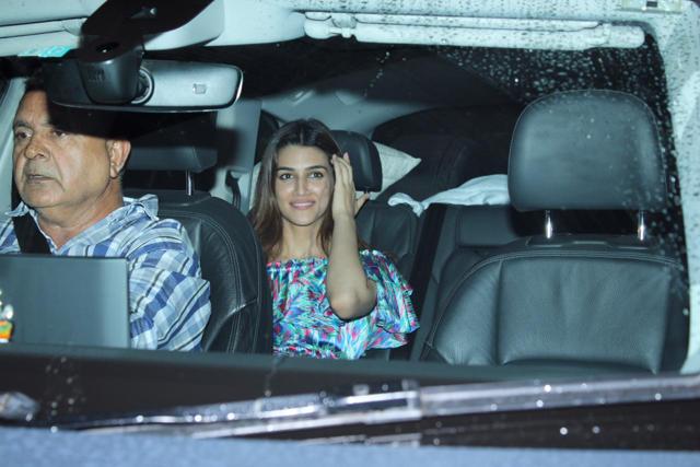 Kriti Sanon smiles for the cameras. (Varinder Chawla) Kriti Sanon smiles for the cameras. (Varinder Chawla)