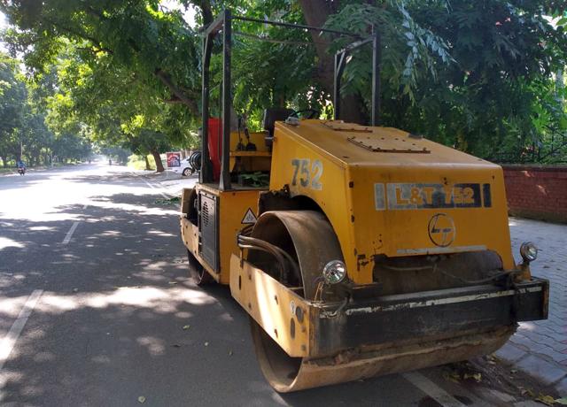 The impounded road roller parked outside the Phase 11 police station in Mohali. (HT PHOTO) The impounded road roller parked outside the Phase 11 police station in Mohali. (HT PHOTO)