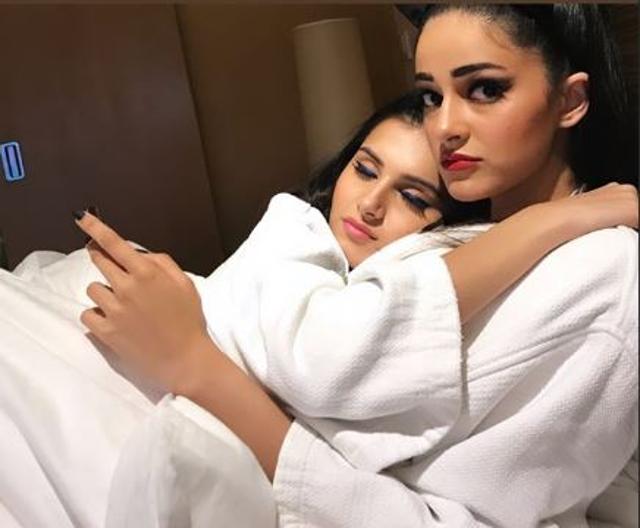 Tara Sutaria wished Ananya Panday by sharing an unseen picture from behind the scenes of Student of the Year 2.