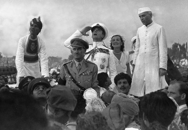 Independence Day - Governor General Lord Mountbatten is seen saluting the Indian national flag hoisted at the India Gate as Lady Edwina and Prime Minister Jawaharlal Nehru look on, in New Delhi on August 15, 1947, the first Independence Day of India. (PHOTO: PTI) Independence Day - Governor General Lord Mountbatten is seen saluting the Indian national flag hoisted at the India Gate as Lady Edwina and Prime Minister Jawaharlal Nehru look on, in New Delhi on August 15, 1947, the first Independence Day of India. (PHOTO: PTI)