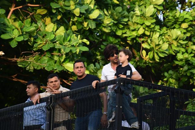 Shah Rukh Khan talks to son AbRam. (Varinder Chawla) Shah Rukh Khan talks to son AbRam. (Varinder Chawla)