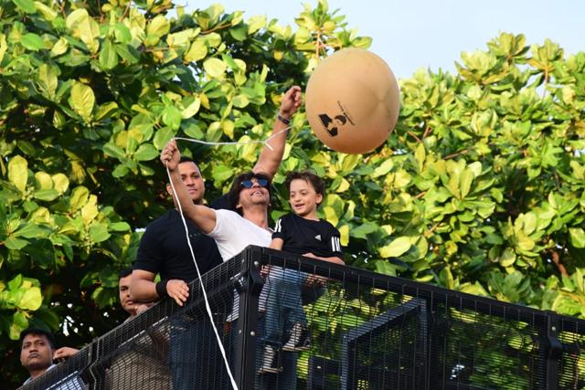 Shah Rukh Khan and AbRam playing with a balloon. (Varinder Chawla) Shah Rukh Khan and AbRam playing with a balloon. (Varinder Chawla)