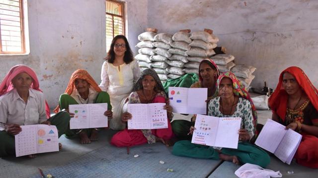 Apart from children, their parents of the students also make an effort to learn important things, such as basic counting and dialling phone numbers. (Yogesh Kumar / HT Photo ) Apart from children, their parents of the students also make an effort to learn important things, such as basic counting and dialling phone numbers. (Yogesh Kumar / HT Photo )