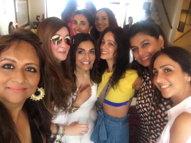 Sharmilla Khanna (extreme left) with Quennie Singh (in white) and guests at the lunch. Sharmilla Khanna (extreme left) with Quennie Singh (in white) and guests at the lunch.