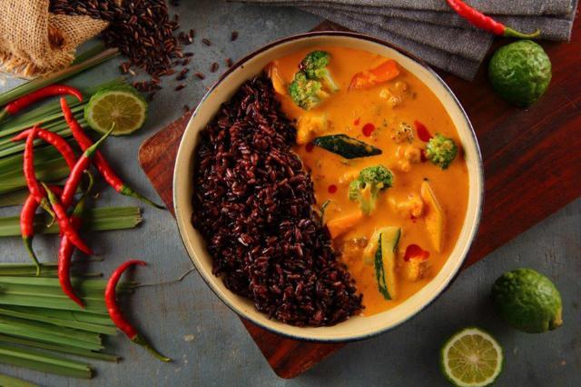 Massaman Curry served with black rice at Shalom Bar & Kitchen, Chembur Massaman Curry served with black rice at Shalom Bar & Kitchen, Chembur