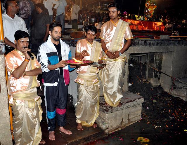 Ayushmann Khurrana offers prayers during Ganga Arti at Dashashwamedh Ghat in Varanasi. (ANI) Ayushmann Khurrana offers prayers during Ganga Arti at Dashashwamedh Ghat in Varanasi. (ANI)