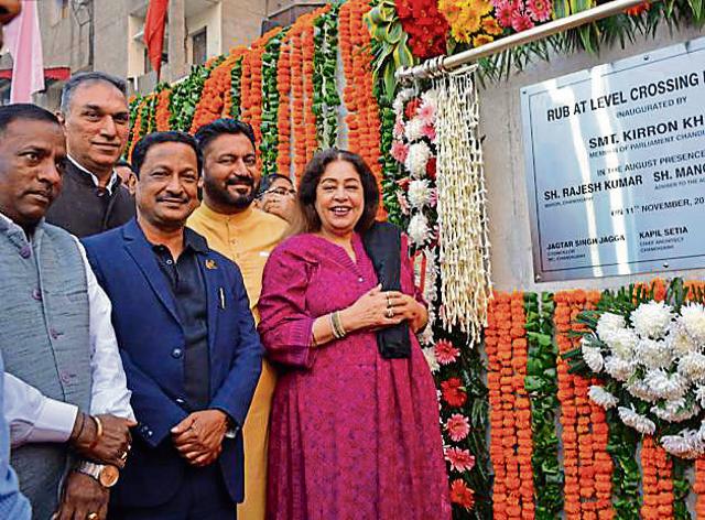 Chandigarh MP Kirron Kher inaugurating the railway underbridge crossing No 126- B on Monday at Manimajra. (Sant Arora/HT) Chandigarh MP Kirron Kher inaugurating the railway underbridge crossing No 126- B on Monday at Manimajra. (Sant Arora/HT)