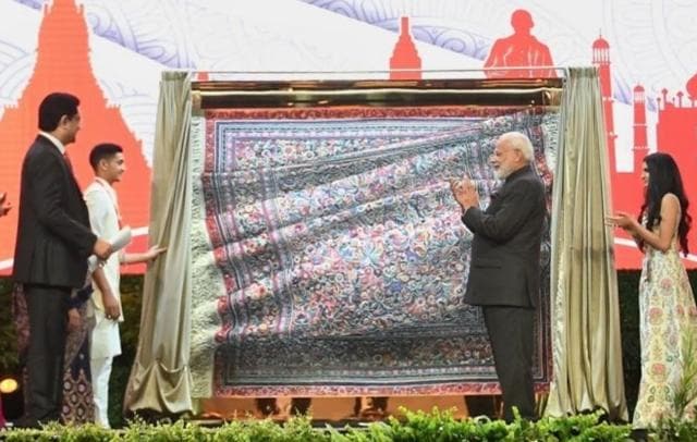 Aditya Birla Group chairman, Kumar Mangalam Birla, presents a work by Antonio Santin to PM Narendra Modi in Thailand. (Photo credit: narendramodi.in)