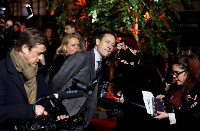 Actor Tobias Menzies poses for a selfie with a fan during the world premiere. (REUTERS) Actor Tobias Menzies poses for a selfie with a fan during the world premiere. (REUTERS)