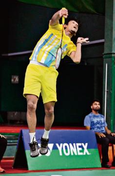 Siddharth Singh in action against Jagadeesh Kalaga on Sunday. (Ravindra Joshi/HT PHOTO) Siddharth Singh in action against Jagadeesh Kalaga on Sunday. (Ravindra Joshi/HT PHOTO)
