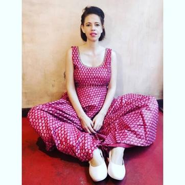 Kalki looks like a breath of fresh air in this hot-pink self printed number by Global Desi. (Instagram) Kalki looks like a breath of fresh air in this hot-pink self printed number by Global Desi. (Instagram)