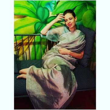 As Kalki captioned, she looks ready to bloom in this blue grey linen Zari sari and Ladakh blue kaftan blouse by designer Anavila Misra. (Instagram) As Kalki captioned, she looks ready to bloom in this blue grey linen Zari sari and Ladakh blue kaftan blouse by designer Anavila Misra. (Instagram)