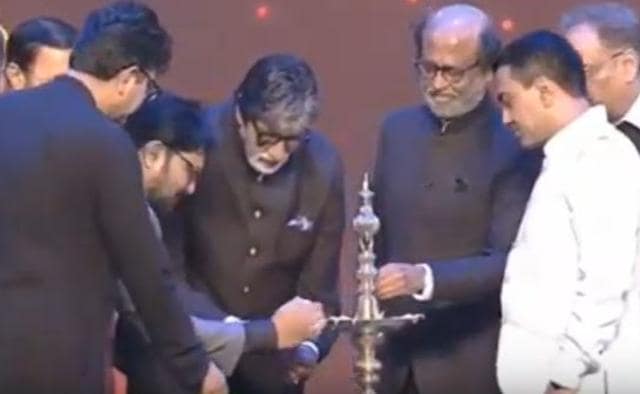 Amitabh Bachchan and Rajinikanth lighting the lamp.