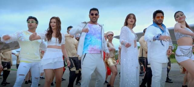 Pulkit Samrat, Kriti Kharbanda, John Abraham, Ileana D’Cruz, Arshad Warsi and Urvashi Rautela in a still from Pagalpanti.