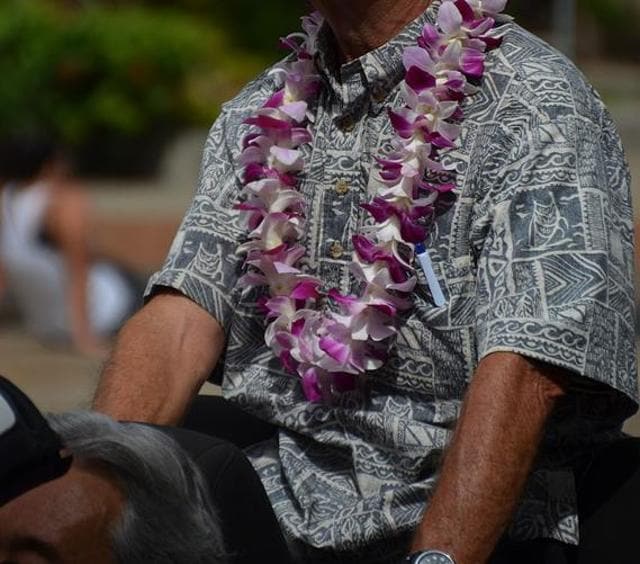 THE ORIGIN OF CASUAL FRIDAYS: In the 1960s, the Hawaiian Fashion Guild launched Operation Liberation, asking that government workers be instructed to wear the lightweight Aloha shirts once a week, to help beat the heat and back the state’s garment industry. They called them ‘Aloha Fridays’. The trend spread to mainstream America, and by the ’90s, retail clothing brand Dockers had an eight-page ‘Guide to Casual Business Wear’ that recommended various kinds of business casuals. (By Thomas Tunsch / Aloha Festivals Floral Parade (Wikimedia Commons)) THE ORIGIN OF CASUAL FRIDAYS: In the 1960s, the Hawaiian Fashion Guild launched Operation Liberation, asking that government workers be instructed to wear the lightweight Aloha shirts once a week, to help beat the heat and back the state’s garment industry. They called them ‘Aloha Fridays’. The trend spread to mainstream America, and by the ’90s, retail clothing brand Dockers had an eight-page ‘Guide to Casual Business Wear’ that recommended various kinds of business casuals. (By Thomas Tunsch / Aloha Festivals Floral Parade (Wikimedia Commons))