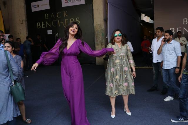 Filmmaker and chat show Backbenchers host Farah Khan with Shilpa Shetty on the sets of her show. (IANS) Filmmaker and chat show Backbenchers host Farah Khan with Shilpa Shetty on the sets of her show. (IANS)