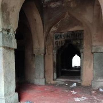 ‘Kashmir Ghost’ scribbled over a door of the Malcha Mahal. (Prawesh Lama/HT Photo) ‘Kashmir Ghost’ scribbled over a door of the Malcha Mahal. (Prawesh Lama/HT Photo)