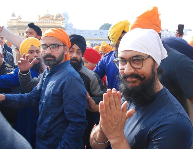 Aamir Khan pays obeisance at Golden Temple. Aamir Khan pays obeisance at Golden Temple.
