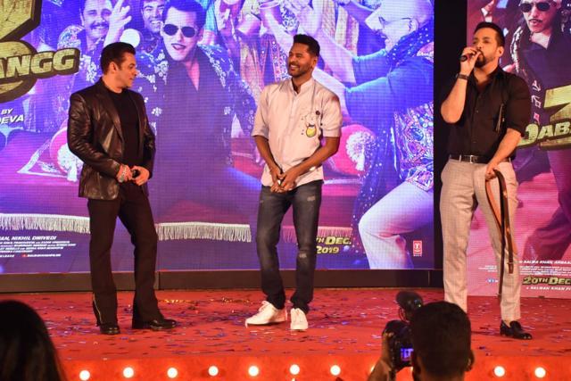 Salman Khan and Prabhudeva interact at Munna Badnaam Hua launch. Salman Khan and Prabhudeva interact at Munna Badnaam Hua launch.