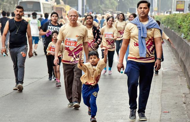Contestants from all walks of life made the 34th Pune International Marathon a unique experience as the city came to life early on Sunday morning. (Sanket Wankhade/HT PHOTO)