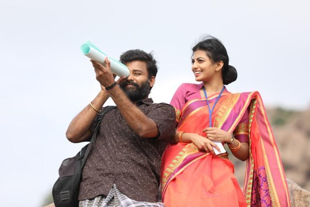 Irandam Ulagaporin Kadaisi Gundu works as a satire. Irandam Ulagaporin Kadaisi Gundu works as a satire.
