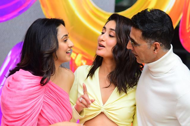Kiara Advani (L), Kareena Kapoor Khan (C) and Akshay Kumar interact during the trailer launch event of Good Newwz in Mumbai. (AFP) Kiara Advani (L), Kareena Kapoor Khan (C) and Akshay Kumar interact during the trailer launch event of Good Newwz in Mumbai. (AFP)
