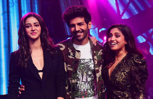 Bollywood actors Ananya Panday (L), Kartik Aryan (C) and Bhumi Pednekar pose on the set of music reality show Indian Idol 11. (AFP)