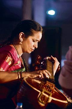 An unplugged performance by Jayanthi Kumaresh on the Saraswati veena, during the first day of the festival. (Ravindra Joshi/HT PHOTO)