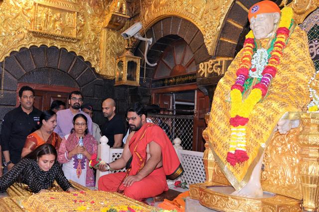 Rani Mukerji bows down at Sai Baba temple in Shirdi on Monday. (ANI) Rani Mukerji bows down at Sai Baba temple in Shirdi on Monday. (ANI)