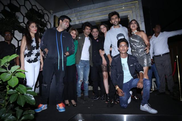 The team of Pati Patni Aur Woh pose for camera. The team of Pati Patni Aur Woh pose for camera.