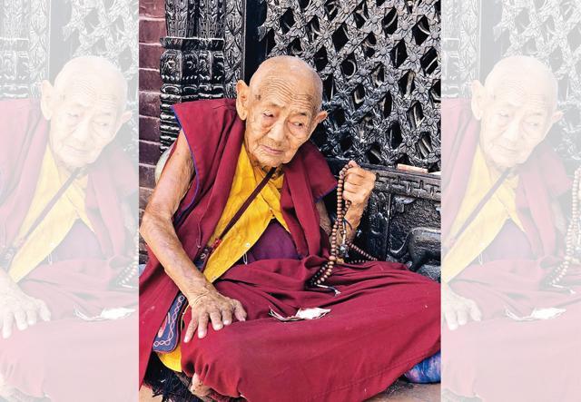 A monk telling the beads of the rosary at the Boudhanath Stupa (Sunetra Choudhury) A monk telling the beads of the rosary at the Boudhanath Stupa (Sunetra Choudhury)