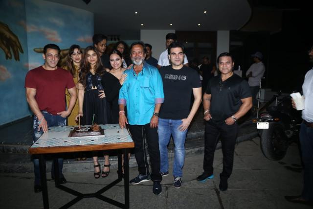 Saiee Manjrekar with Dabangg 3 team. Saiee Manjrekar with Dabangg 3 team.