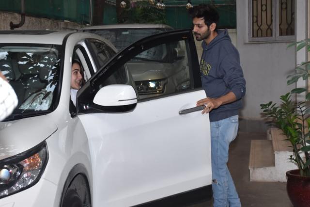 Sara Ali Khan bids Kartik Aaryan goodbye. (Varinder Chawla) Sara Ali Khan bids Kartik Aaryan goodbye. (Varinder Chawla)