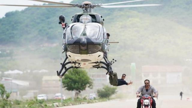 Akshay Kumar performs a stunt for Sooryavanshi. Akshay Kumar performs a stunt for Sooryavanshi.