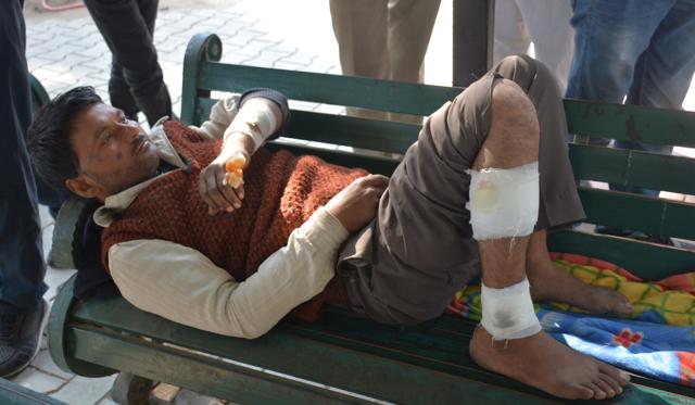 An injured Ram Saran after the accident. (Sant Arora/HT) An injured Ram Saran after the accident. (Sant Arora/HT)